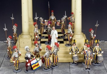 KING & COUNTRY CEREMONIAL CE024 SWISS GUARD OFFICER MIB 